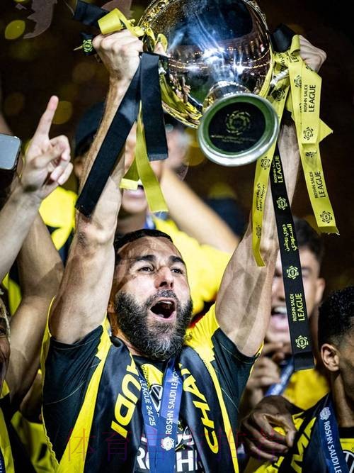 本泽马疑回应争议:狗在叫的时候 我在继续前进 本泽马疑回应争议:狗在叫的时候 我在继续前进