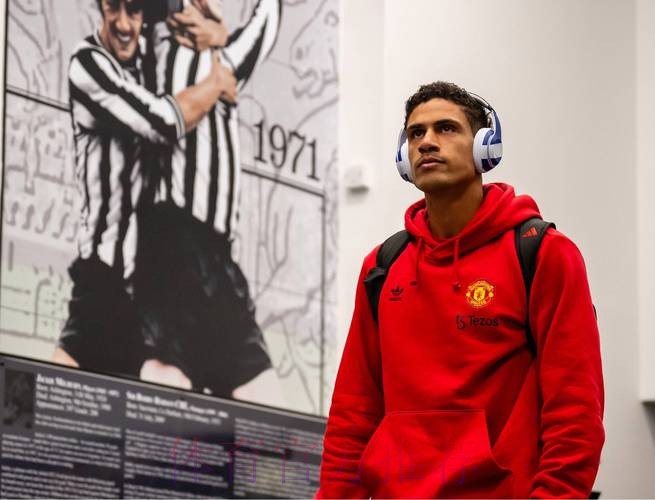 TA：曼联将4100万欧+浮动签瓦拉内 合同4+1